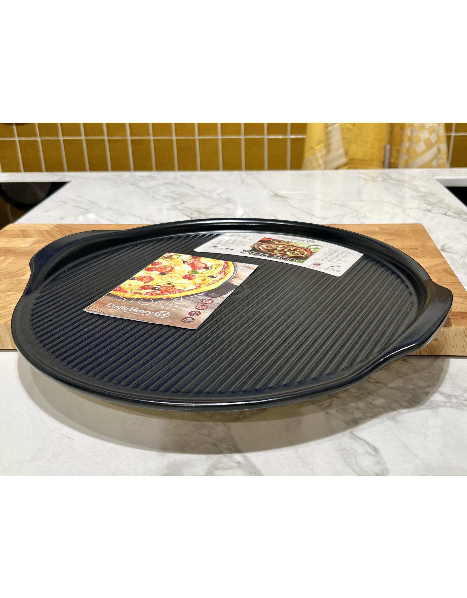 Emile Henry Pizzasteen Ø 40 cm – Geribbeld – Zwart | Van €81,25 voor €47,95