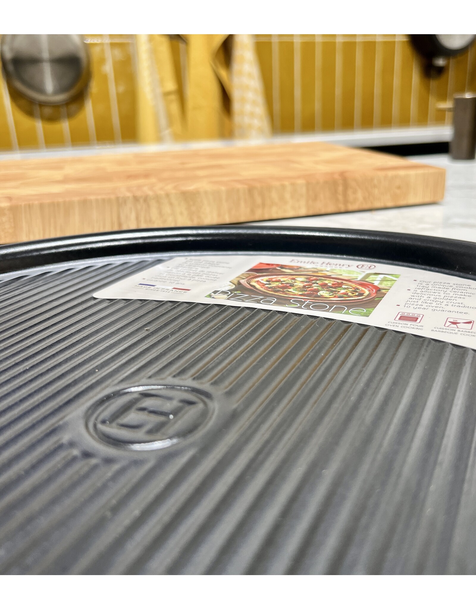 Emile Henry Pizzasteen Ø 40 cm – Geribbeld – Zwart | Van €81,25 voor €47,95