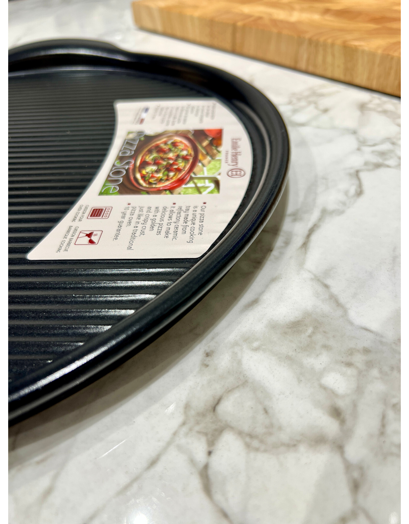 Emile Henry Pizzasteen Ø 40 cm – Geribbeld – Zwart | Van €81,25 voor €47,95