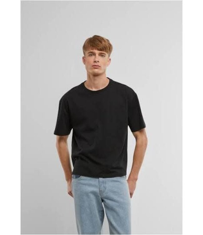 OVERSIZED CROPPED TSHIRT