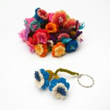 Key hanger with 2 flowers, 100% sheep wool