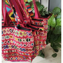 Tas Cuzco, middel