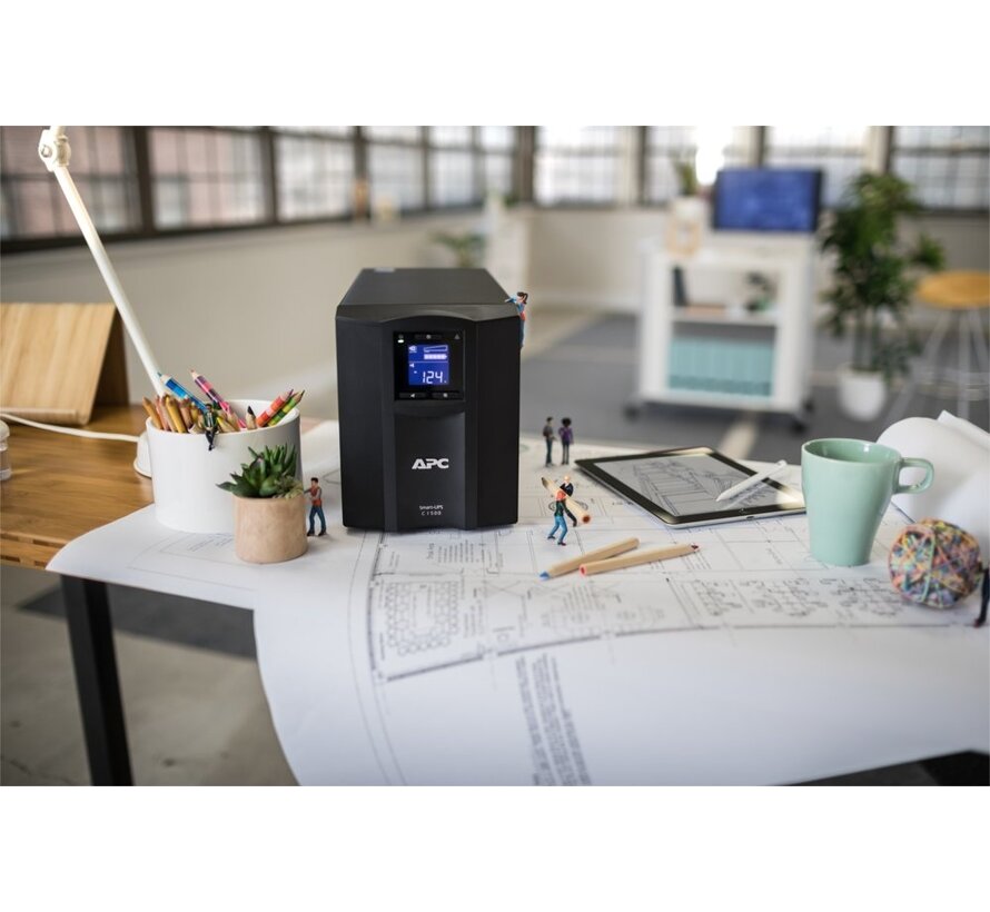 Smart-UPS SMC1500IC | 1500 VA / 900 W | Zuivere Sinusgolf-uitgang (netstroomkwaliteit) | 8x IEC | AVR | LCD | SmartConnect