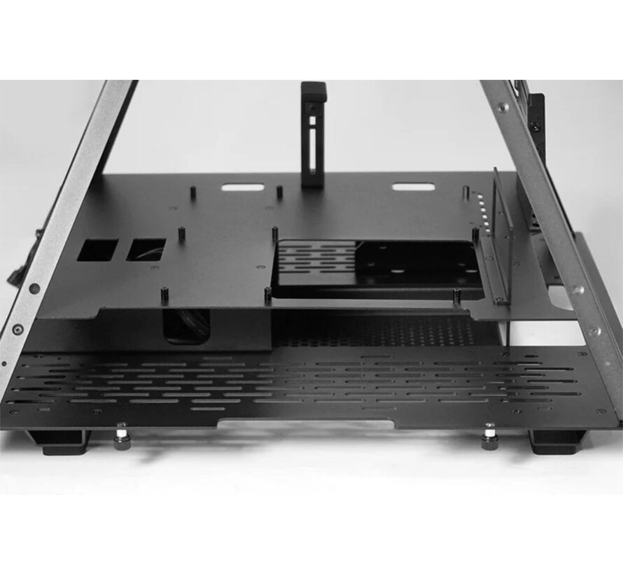 Pyramid Case 804L | Metal