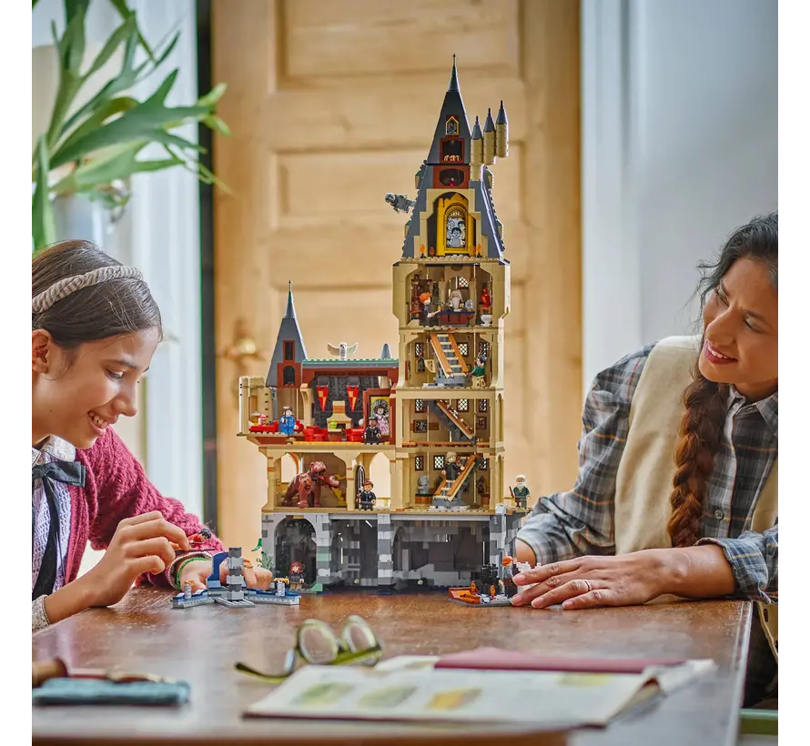 LEGO Harry Potter Kasteel Zweinstein: de Hoofdtoren 76454