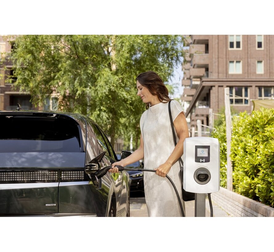Eve Single Pro Line Type 2 laadstation 22 kW AC - 3-fase 32A - RFID - load balancing - wandmontage - geschikt voor zakelijk en thuisladen