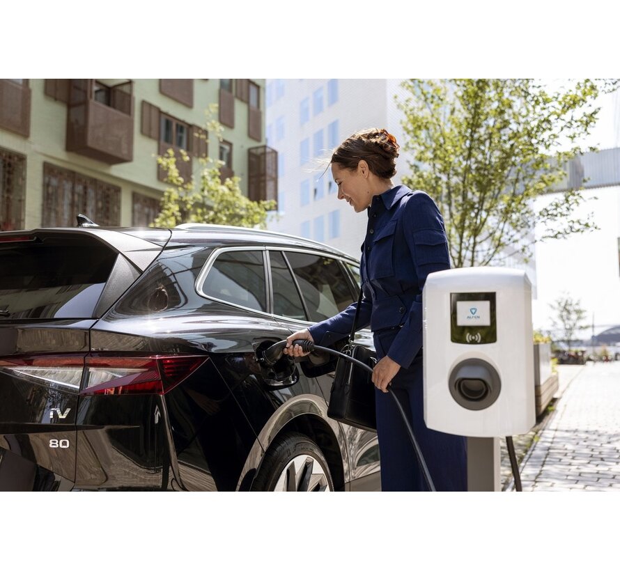 Eve Single Pro Line Type 2 laadstation 22 kW AC - 3-fase 32A - RFID - load balancing - wandmontage - geschikt voor zakelijk en thuisladen