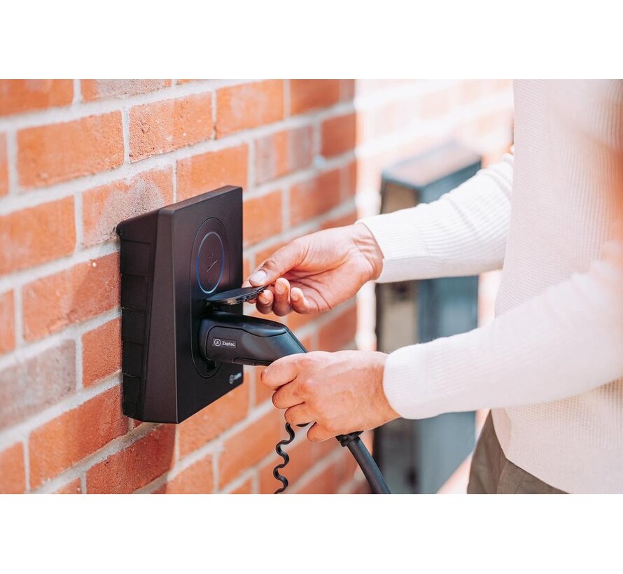 Zaptec Go Asphalt Black laadpaal 22 kW Type 2 3-fase - WiFi 4G LTE-M - IP54 - 242x180x75 mm - 1,3 kg