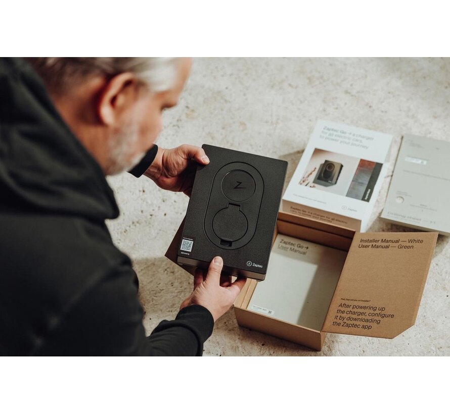 Zaptec Go Asphalt Black laadpaal 22 kW Type 2 3-fase - WiFi 4G LTE-M - IP54 - 242x180x75 mm - 1,3 kg