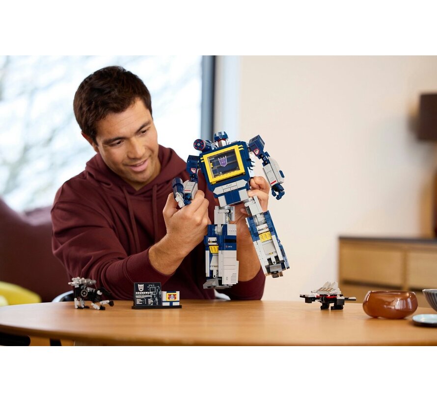 LEGO 10358 Transformers Soundwave