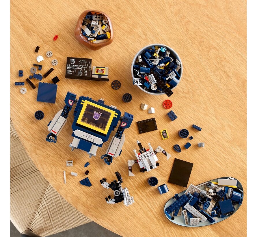 LEGO 10358 Transformers Soundwave