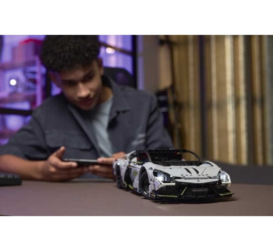 LEGO Technic Lamborghini Revuelto supersportwagen
