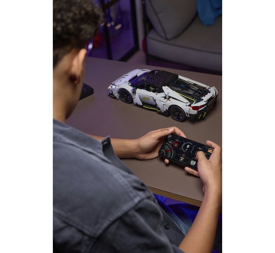 LEGO Technic Lamborghini Revuelto supersportwagen