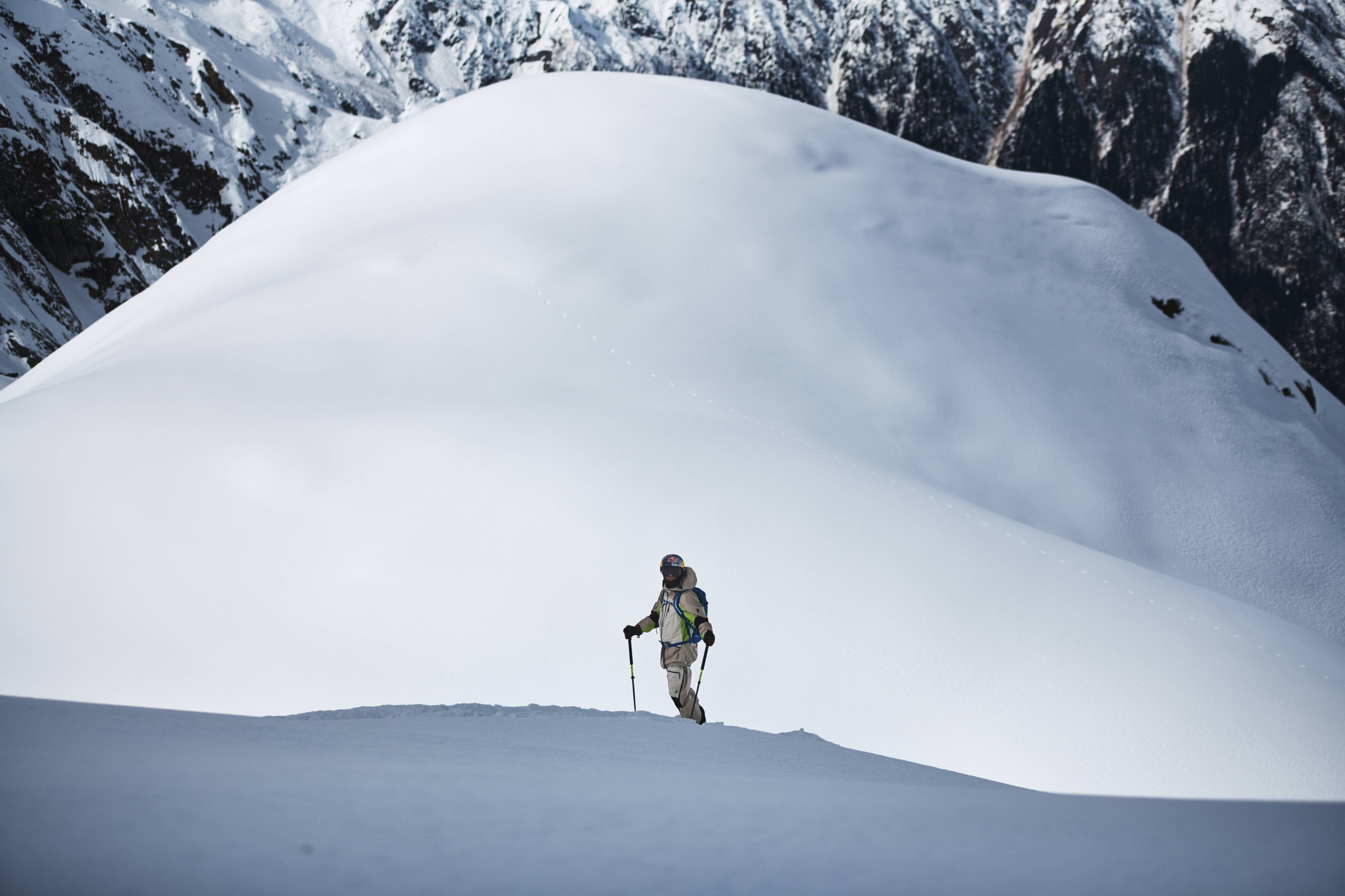 HOHOHO! Let’s jump into the snow!