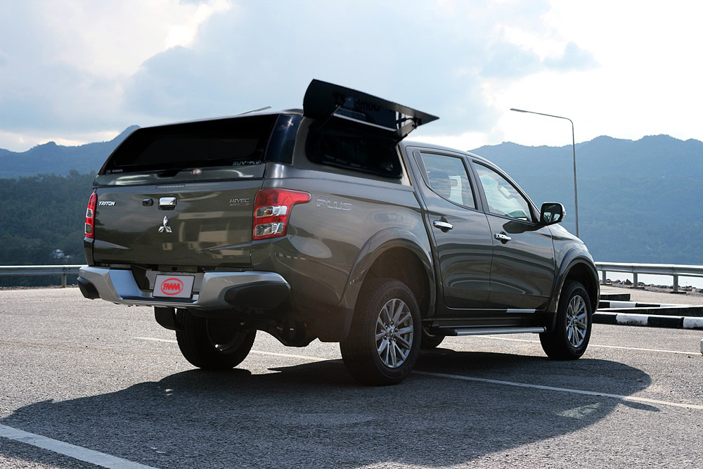 Mitsubishi  Mitsubishi Triton 2015 V4 Doublecab Glass Bird Wing Window