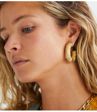 Anna+Nina Oorbellen Love City Hoop Earrings (L) Brass Goldplated