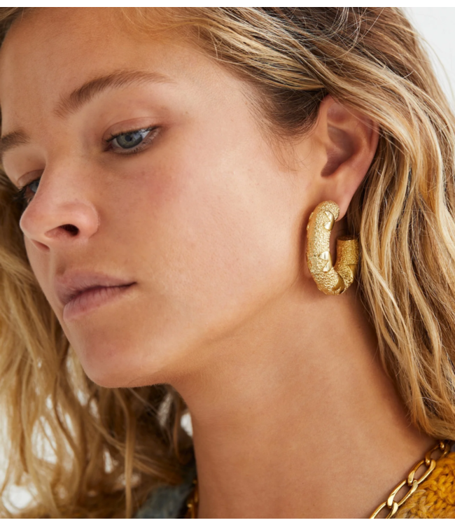 Anna+Nina Oorbellen Love City Hoop Earrings (L) Brass Goldplated