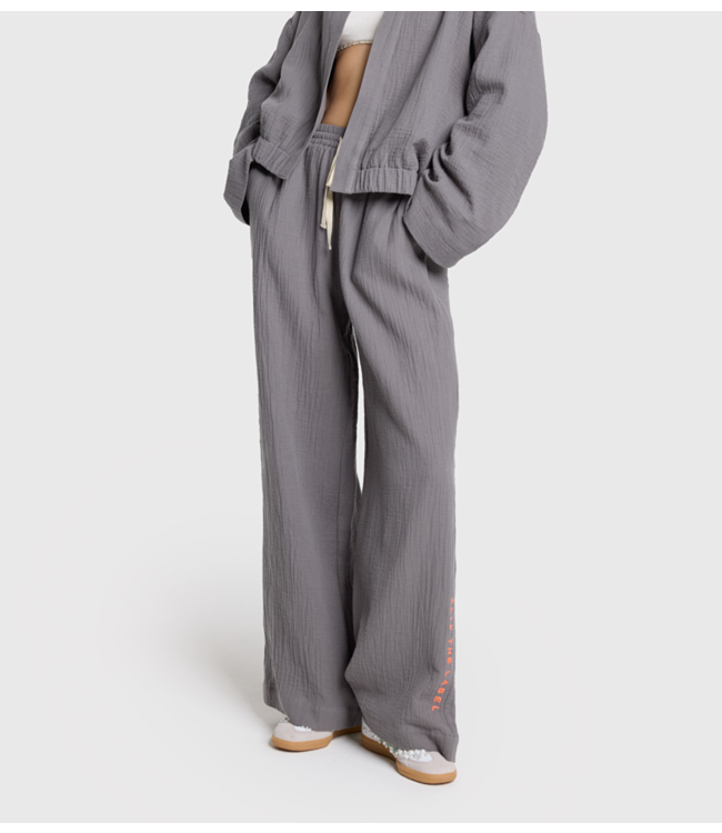 Alix The Label Broek Ladies woven crinkle wide leg pants mid grey