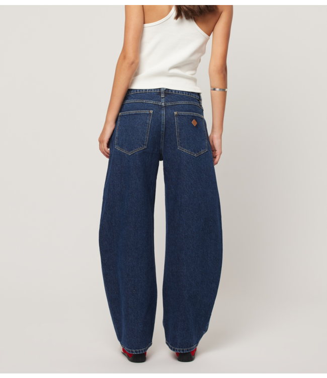 Abrand Jeans 95 Mid Barrel Jean Tara Dark Blue
