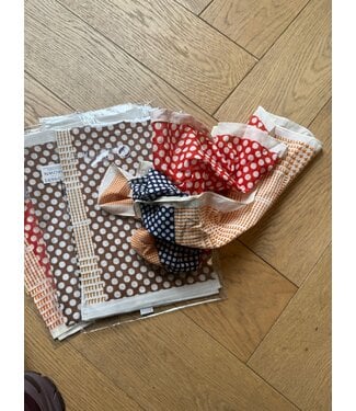 GUUS Sjaaltje dots katoen 70x70cm div kleuren