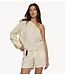 10DAYS Top one shoulder top linen soft vanilia