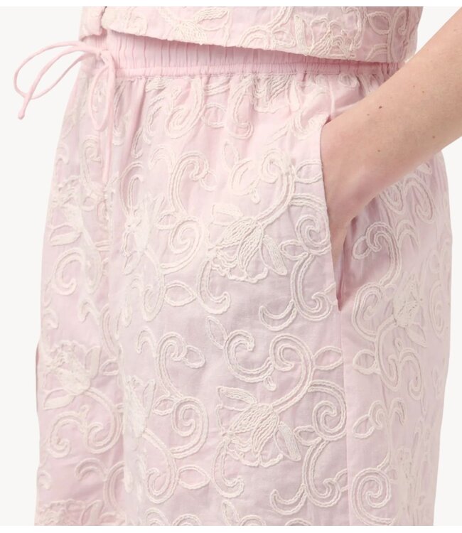 YAS Broek YASNITTA HW SHORTS star white embrodery