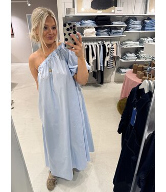 GUUS Jurk long cotton dress of shoulder sky blue