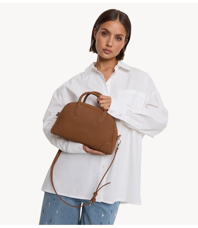 Alix The Label Tas ladies woven faux leather small bowling bag camel