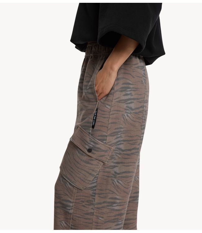 Alix The Label Broek ladies woven cargo pants animal