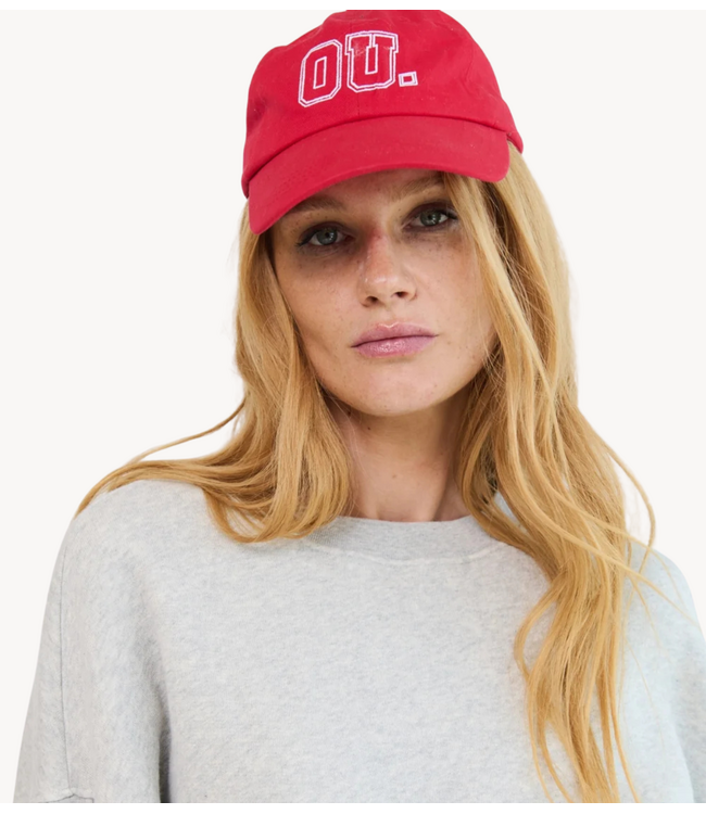 OU. Pet Cap OU. Rouge