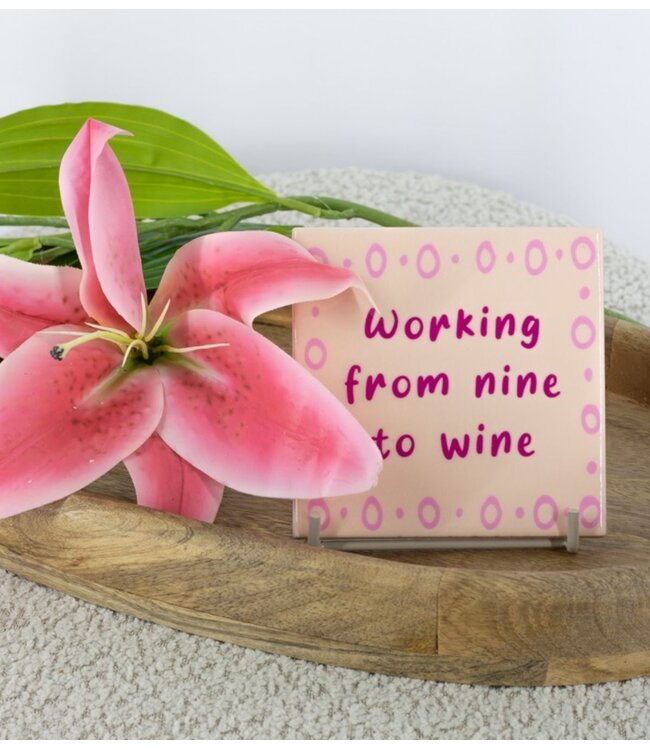 Tegeltje working from nine to wine