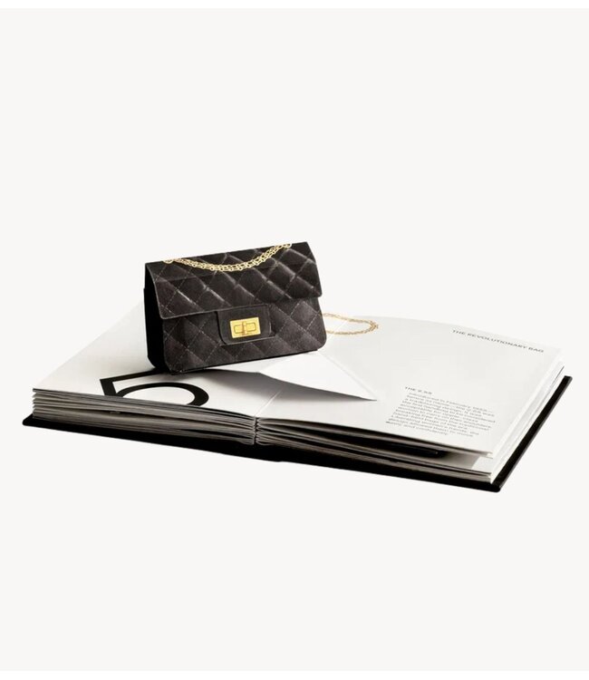 New Mags Boek Fashion Unfolded - Pop-Up Chanel
