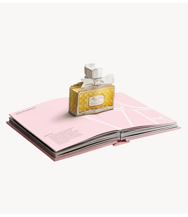 New Mags Boek Fashion Unfolded - Pop-Up Dior
