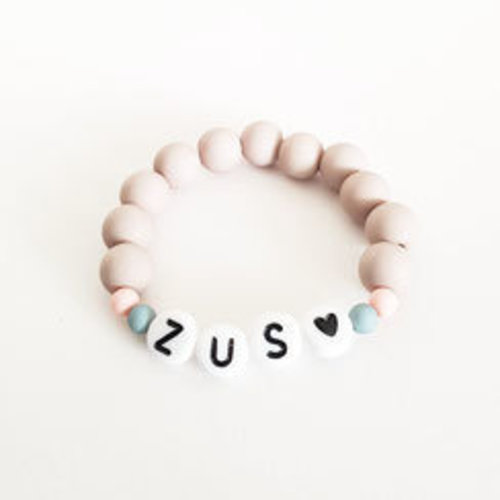 Sweet Petite Jolie Armbandje 2 - Zus - Licht Sweet Petite Jolie Armbandje 2 - Zus - Licht