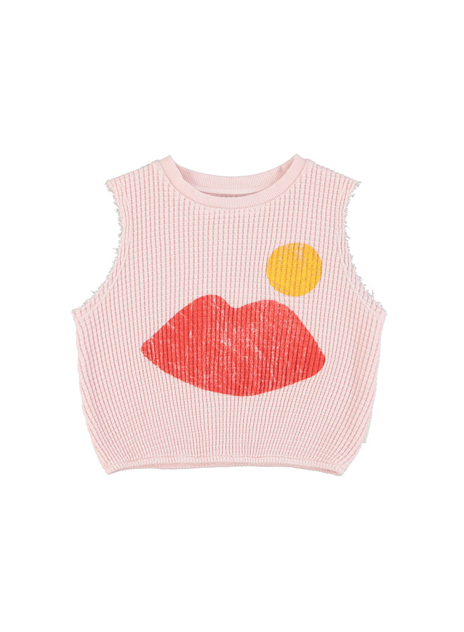 Sleeveless top – Light pink w/ lips print