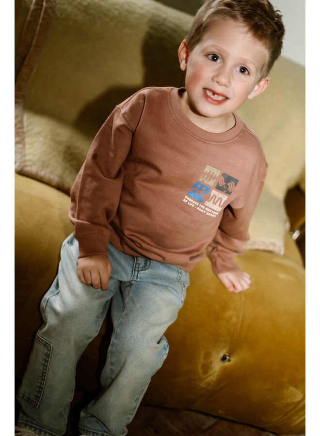 Daily7 - Oversized sweater artwork - Burlwood