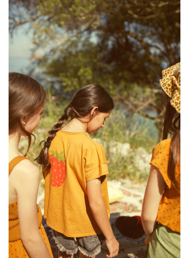 Piupiuchick - T-shirt - Camel w/ strawberry print