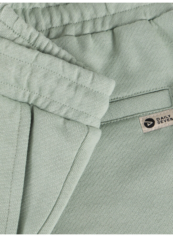 Daily7 - Shorts structure - Green milieu