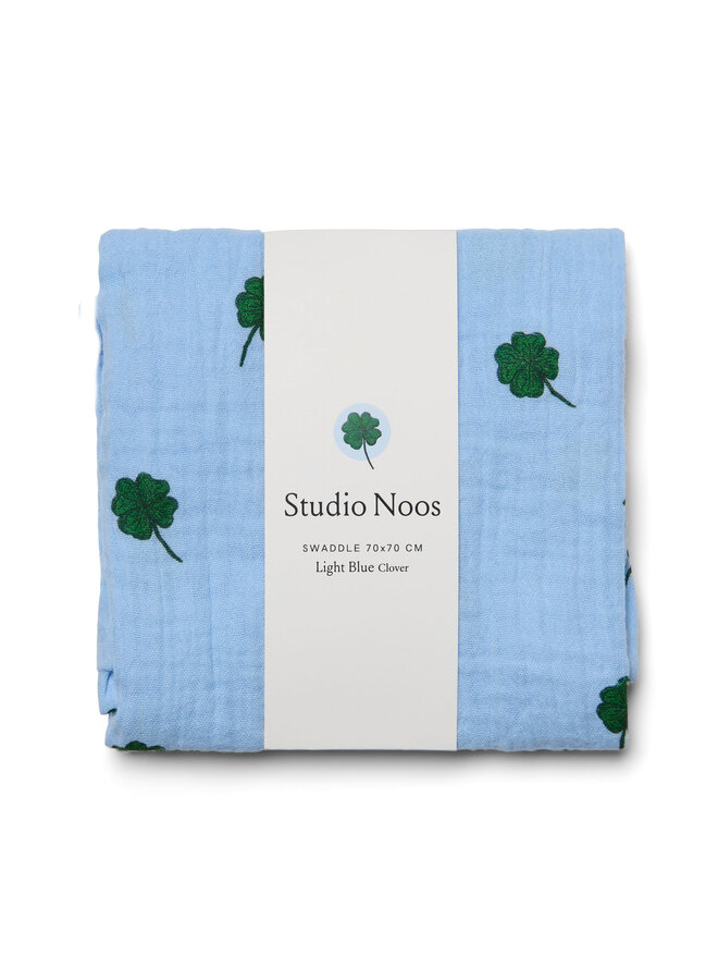 Swaddle print medium - Light blue clover