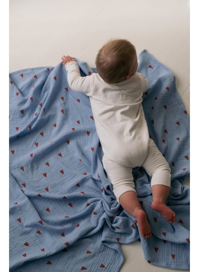 Studio Noos - Swaddle print large - Light blue hearts