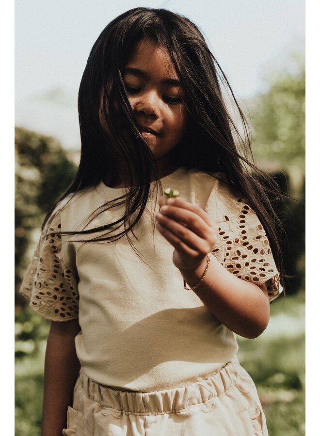 Baje Studio - Bless shortsleeve - Creme fawn