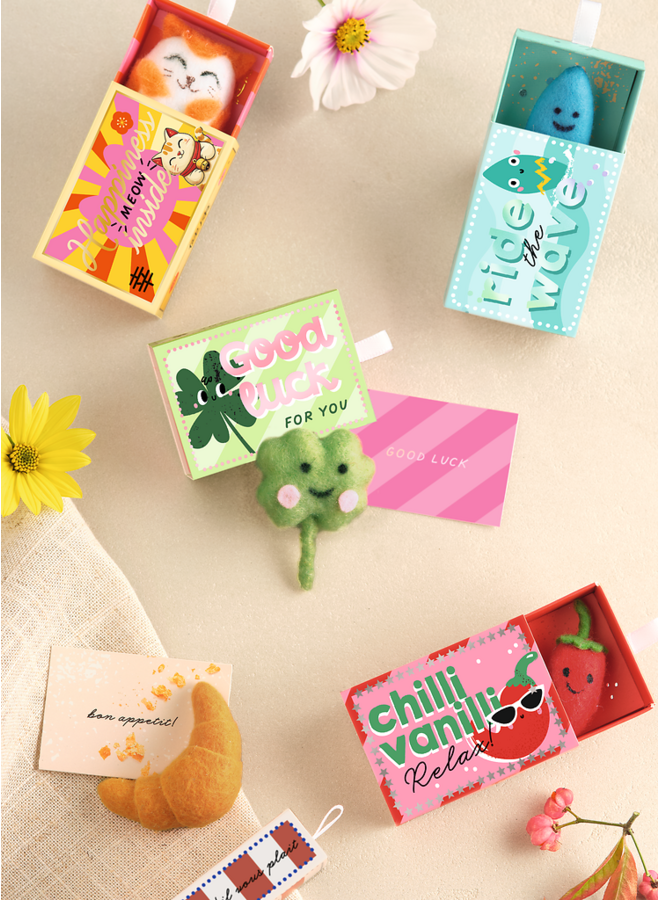 30068 - Geluksbrenger met vilt cadeautje