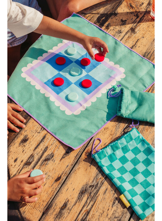 Quut - Travel game - Horse race / Tic tac toe