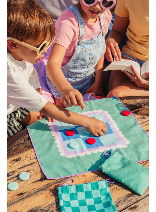 Quut - Travel game - Horse race / Tic tac toe