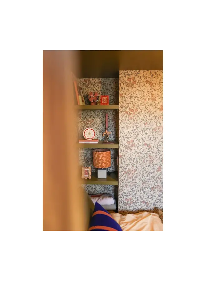 All the Luck in the World - Serving plate sun with pink stars