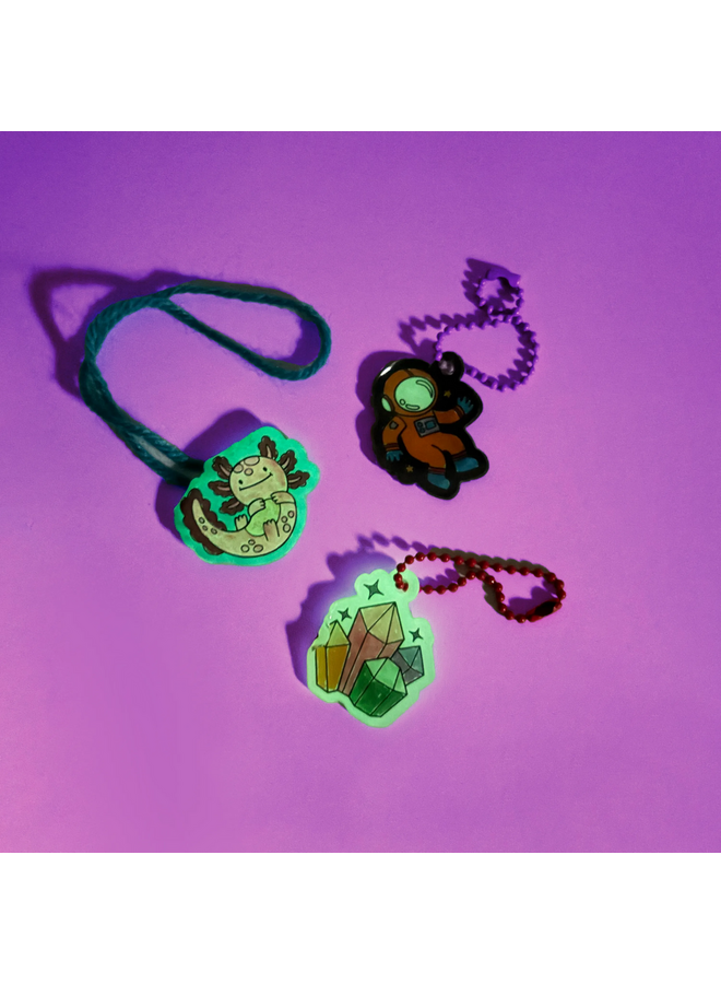 Ooly - 161-172 Shrink-Its! D.I.Y. shrink art kit - Glow buddies