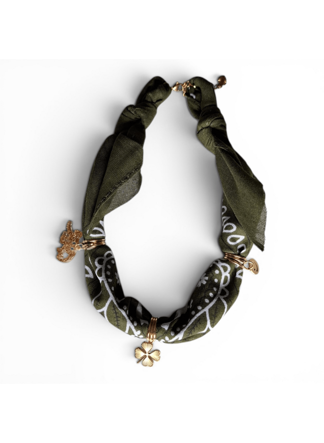 Feestbeest - Bandana ketting met bedel - Legergroen