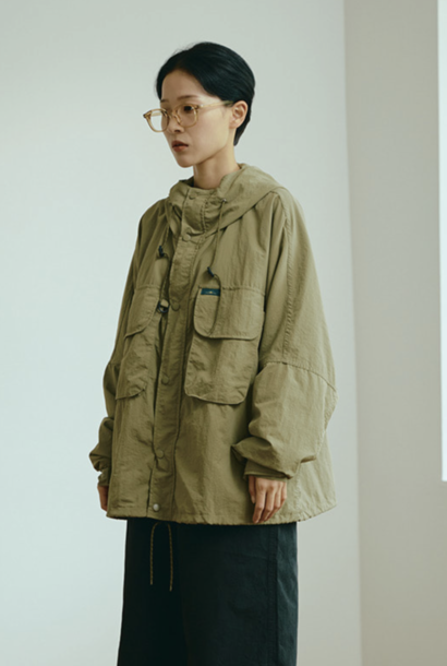 pocket windbreaker olive