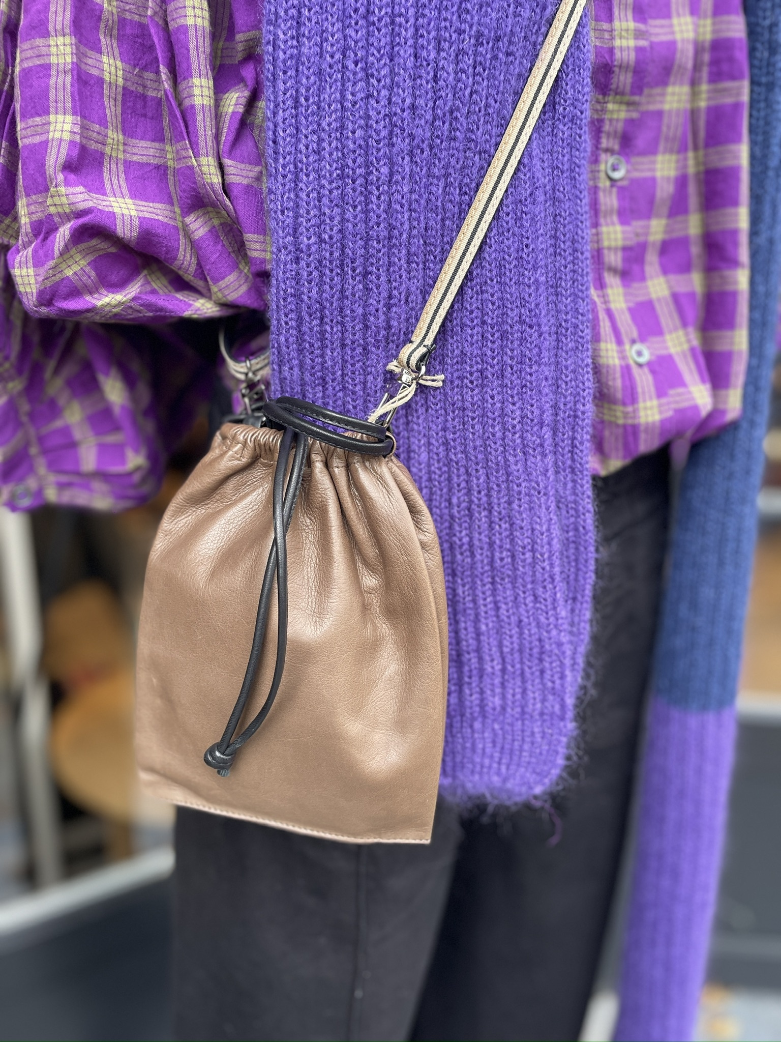 drawstring micro taupe-1