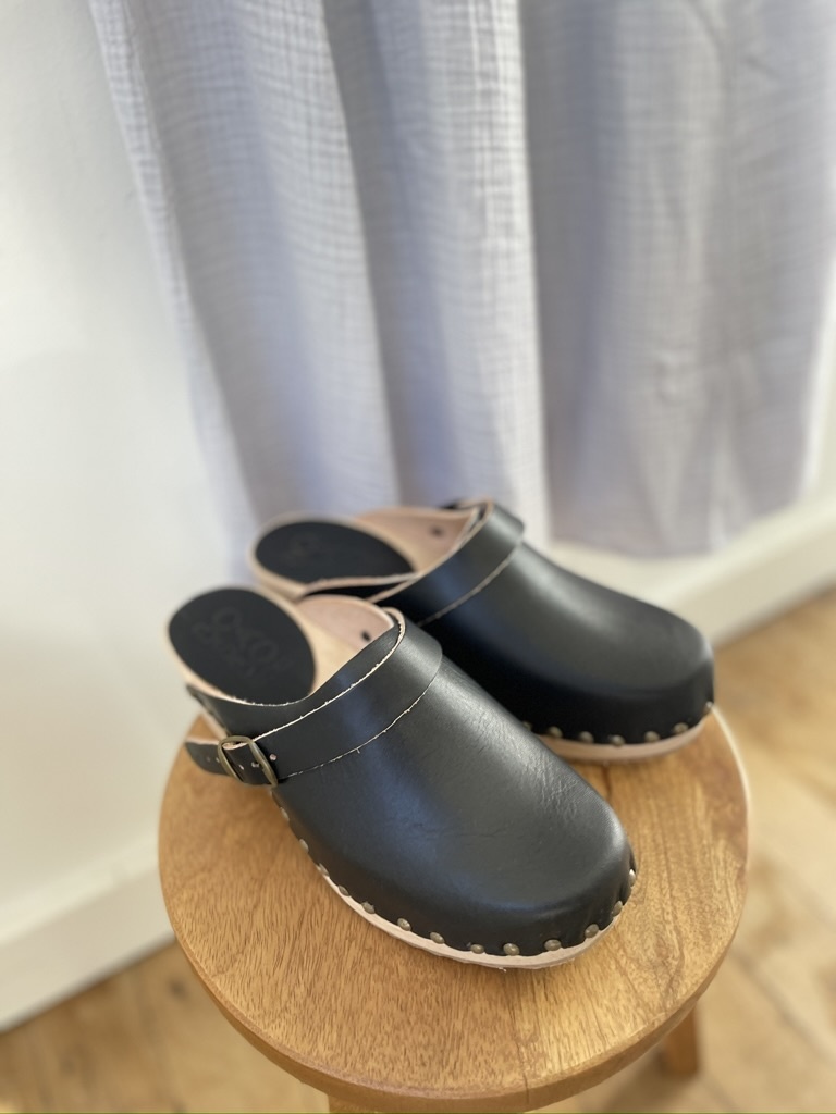 clog black-1